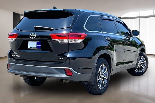 Used 2019 Toyota Highlander XLE FWD image 6