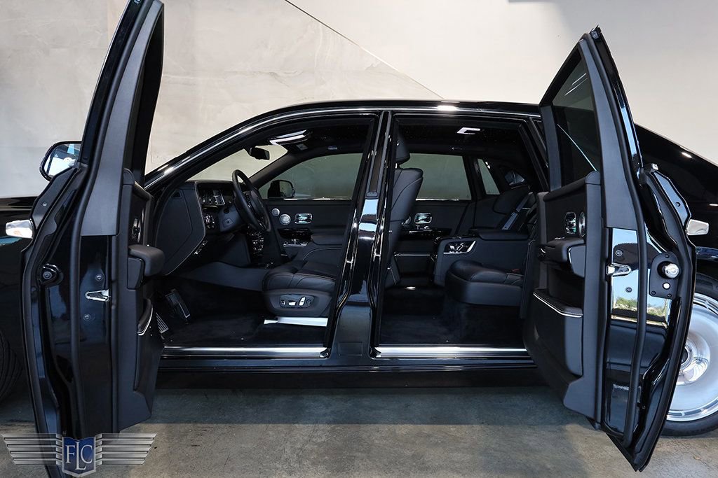 Used 2022 Rolls-Royce Phantom Sedan image 13
