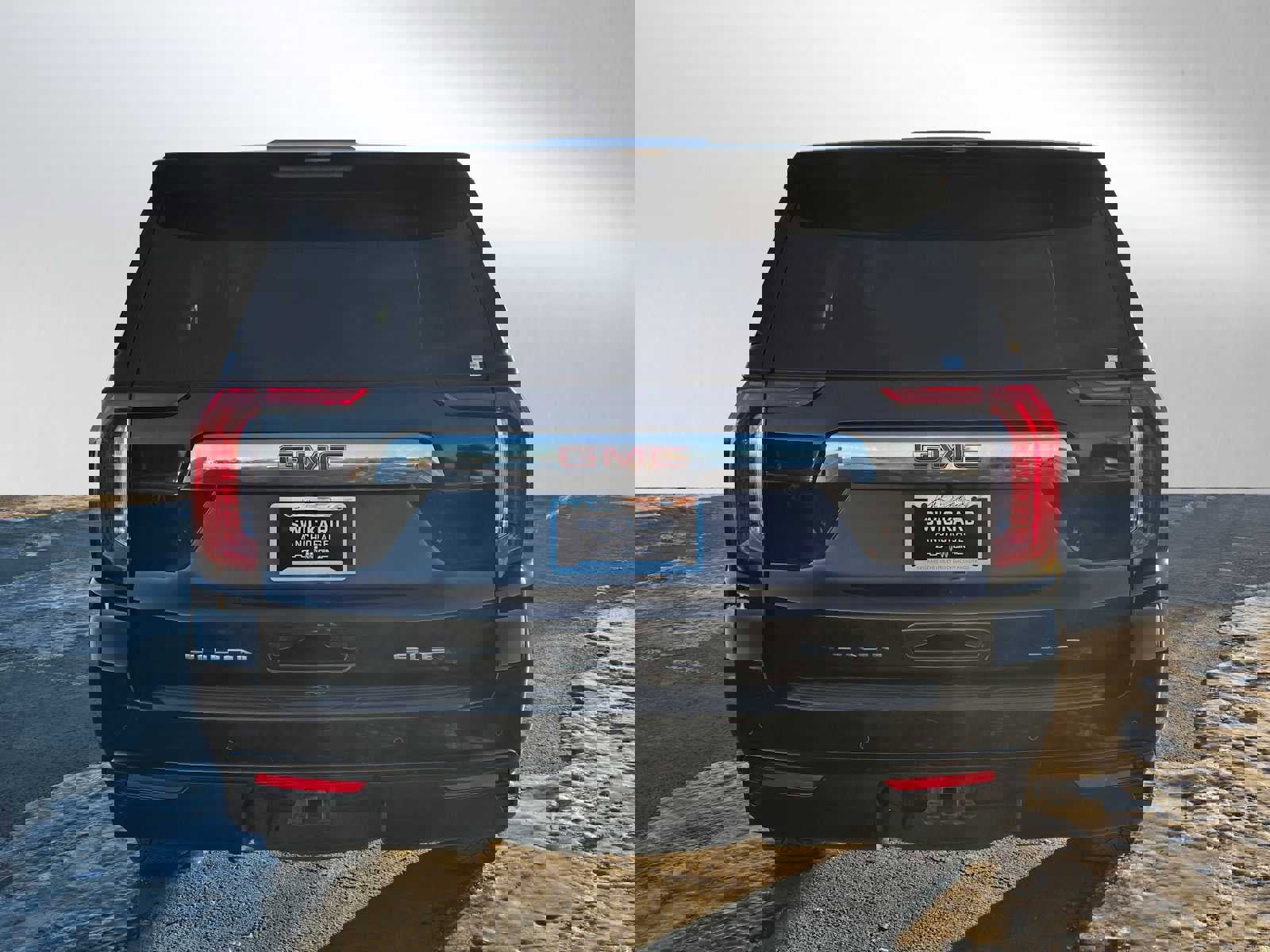 Used 2022 GMC Yukon SLE w/ Max Trailering Package image 4