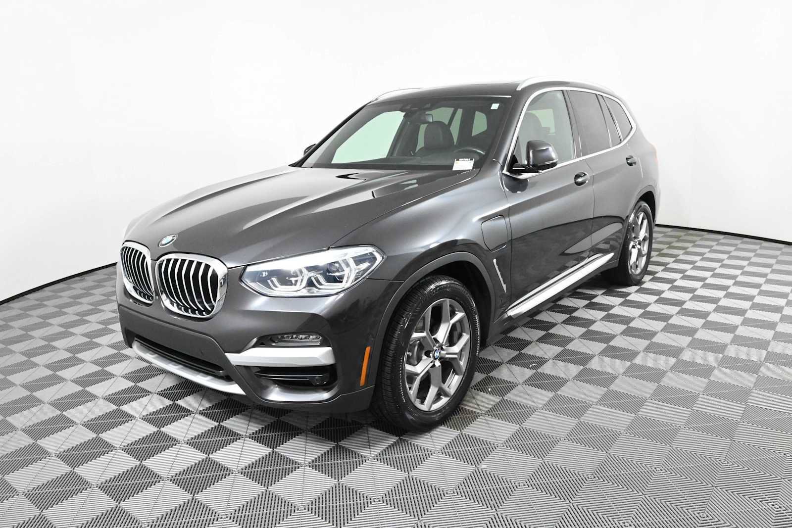 Used 2021 BMW X3 xDrive30e w/ Executive Package AWD/4WD image 2