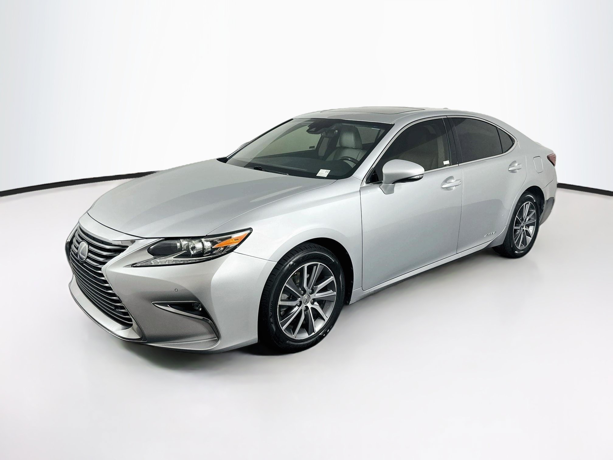 Used 2018 Lexus ES 300h w/ Navigation Package FWD image 3