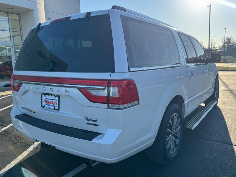 Used 2015 Lincoln Navigator L 4WD image 3