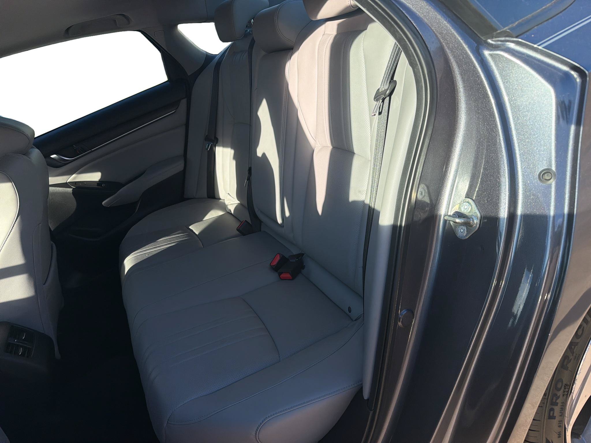 Used 2018 Honda Accord Touring image 7