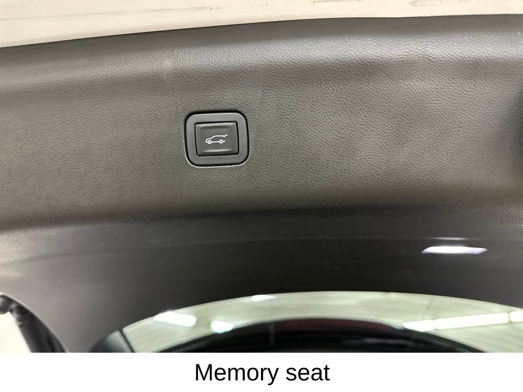 Used 2018 Buick Enclave Avenir w/ Avenir Technology Package AWD/4WD image 34