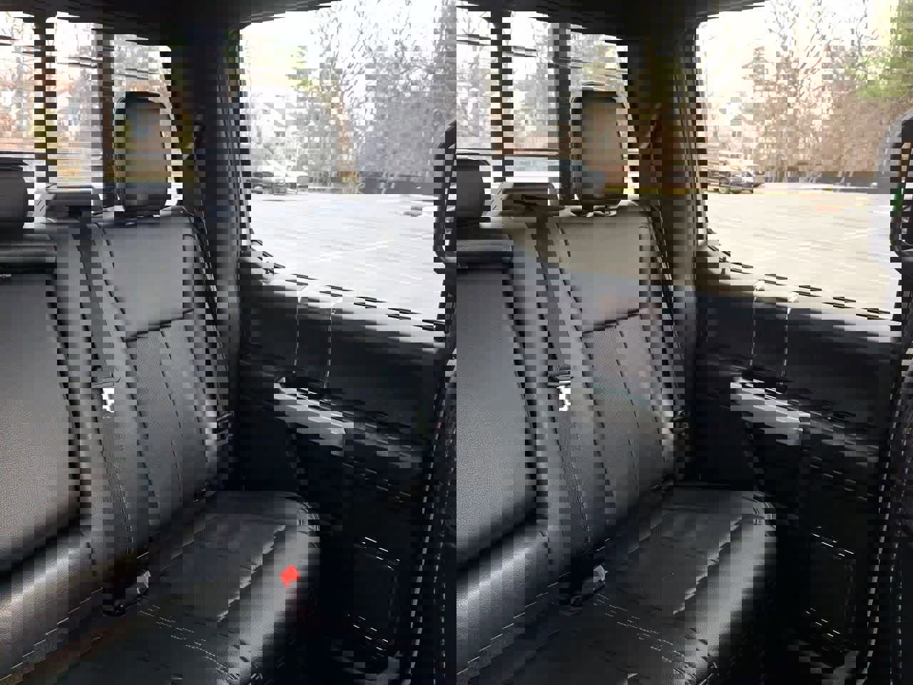 Used 2022 Ford F250 Lariat w/ Black Appearance Package image 14