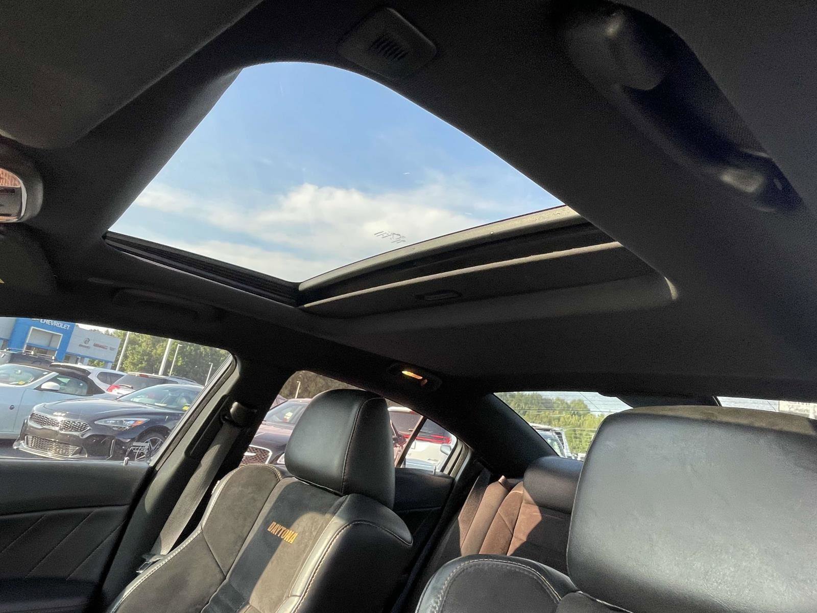 Used 2018 Dodge Charger R/T image 2