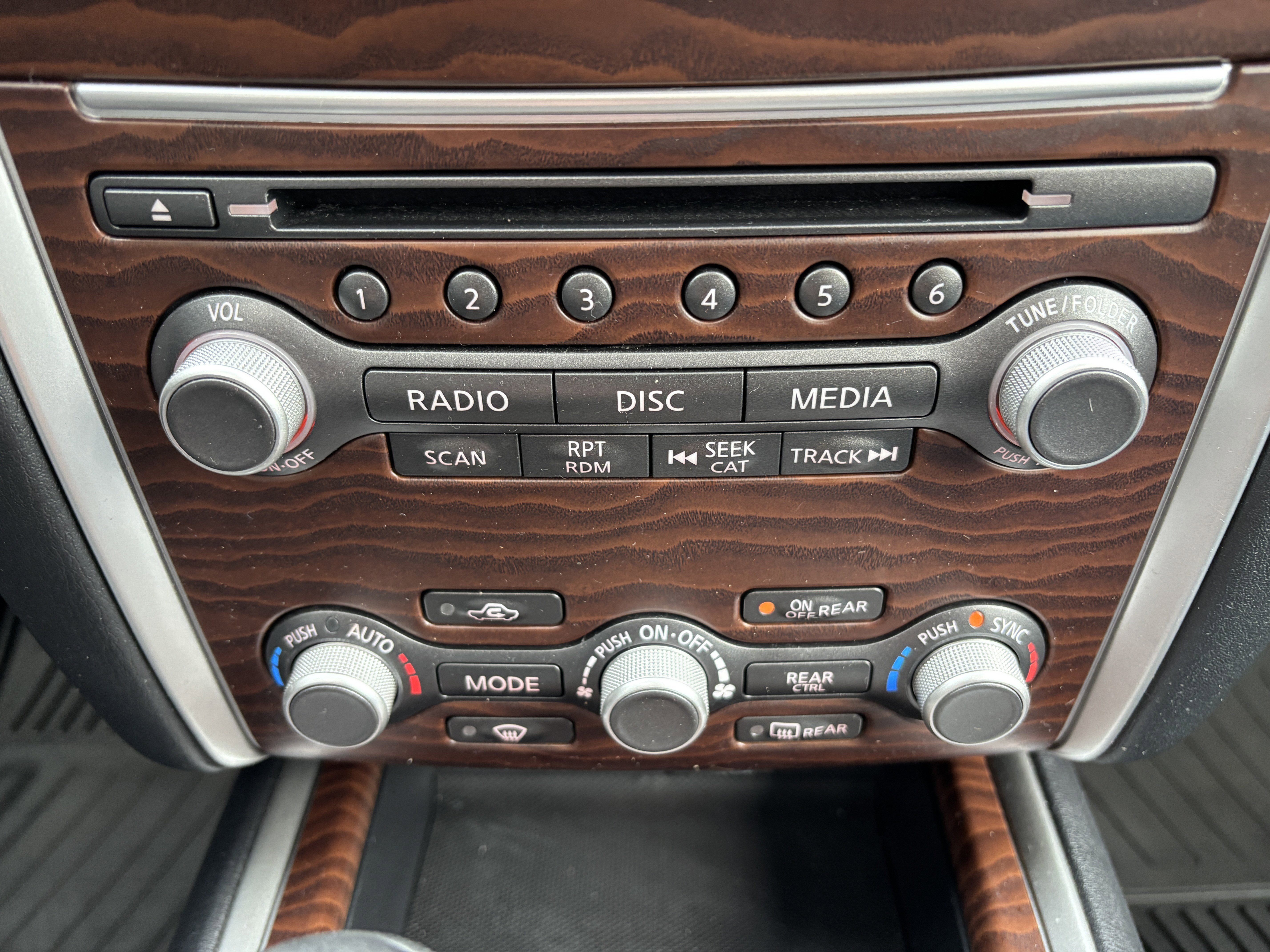 Used 2019 Nissan Pathfinder Platinum image 36