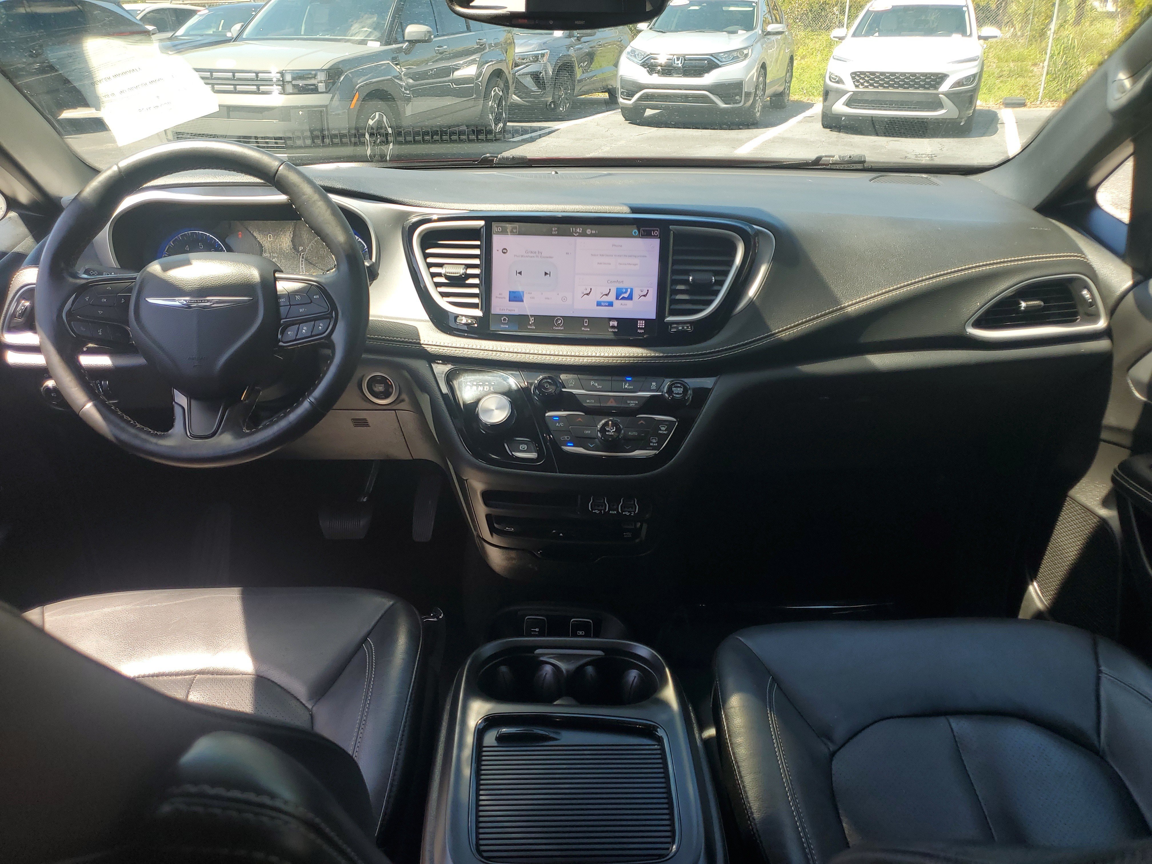 Used 2021 Chrysler Pacifica Touring-L w/ Uconnect Theater Family Group AWD/4WD image 16