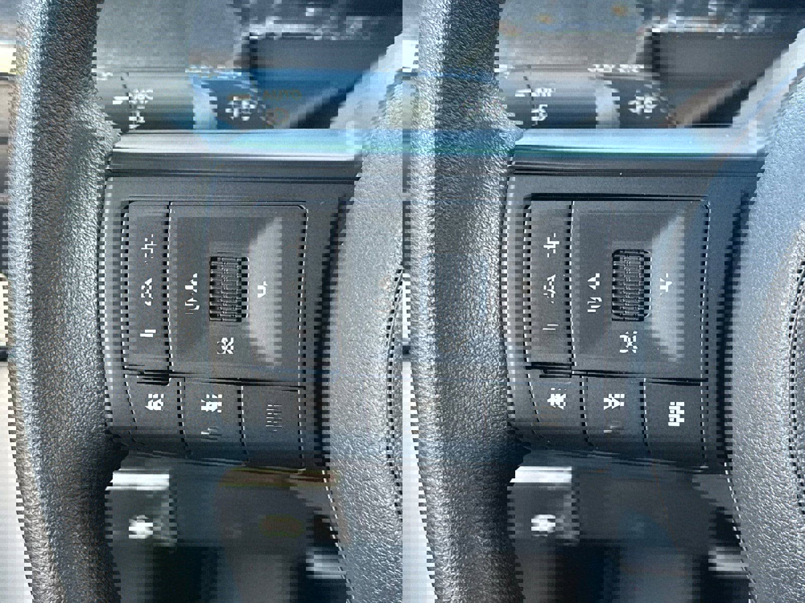 New 2026 Nissan Kicks S image 24