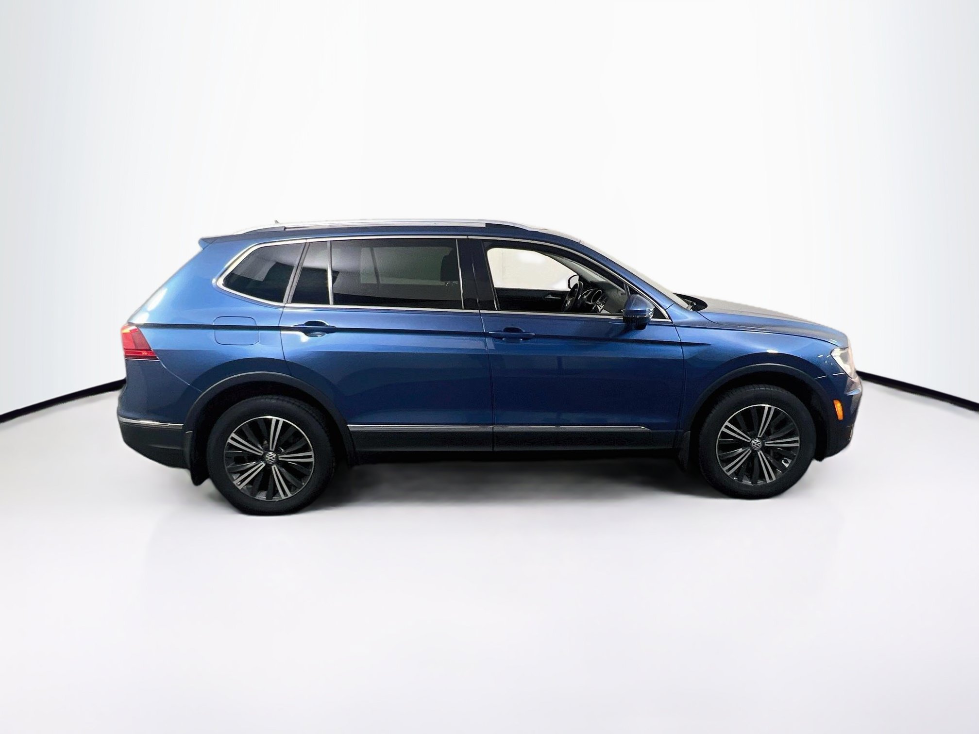 Used 2018 Volkswagen Tiguan SEL AWD/4WD image 4