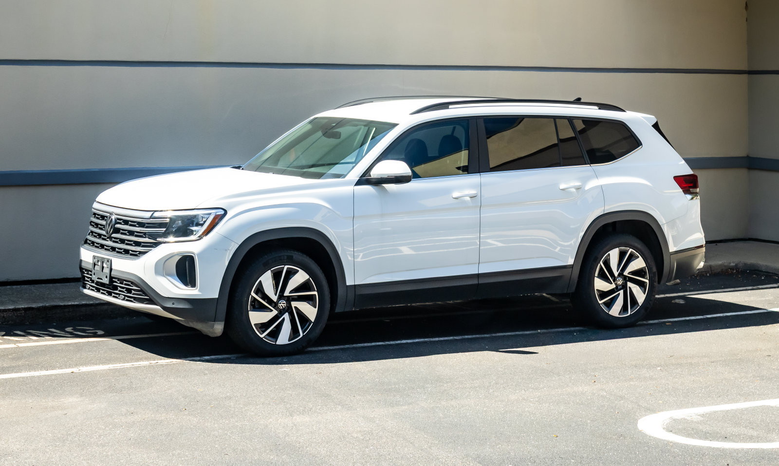 Used 2024 Volkswagen Atlas SE AWD/4WD image 3