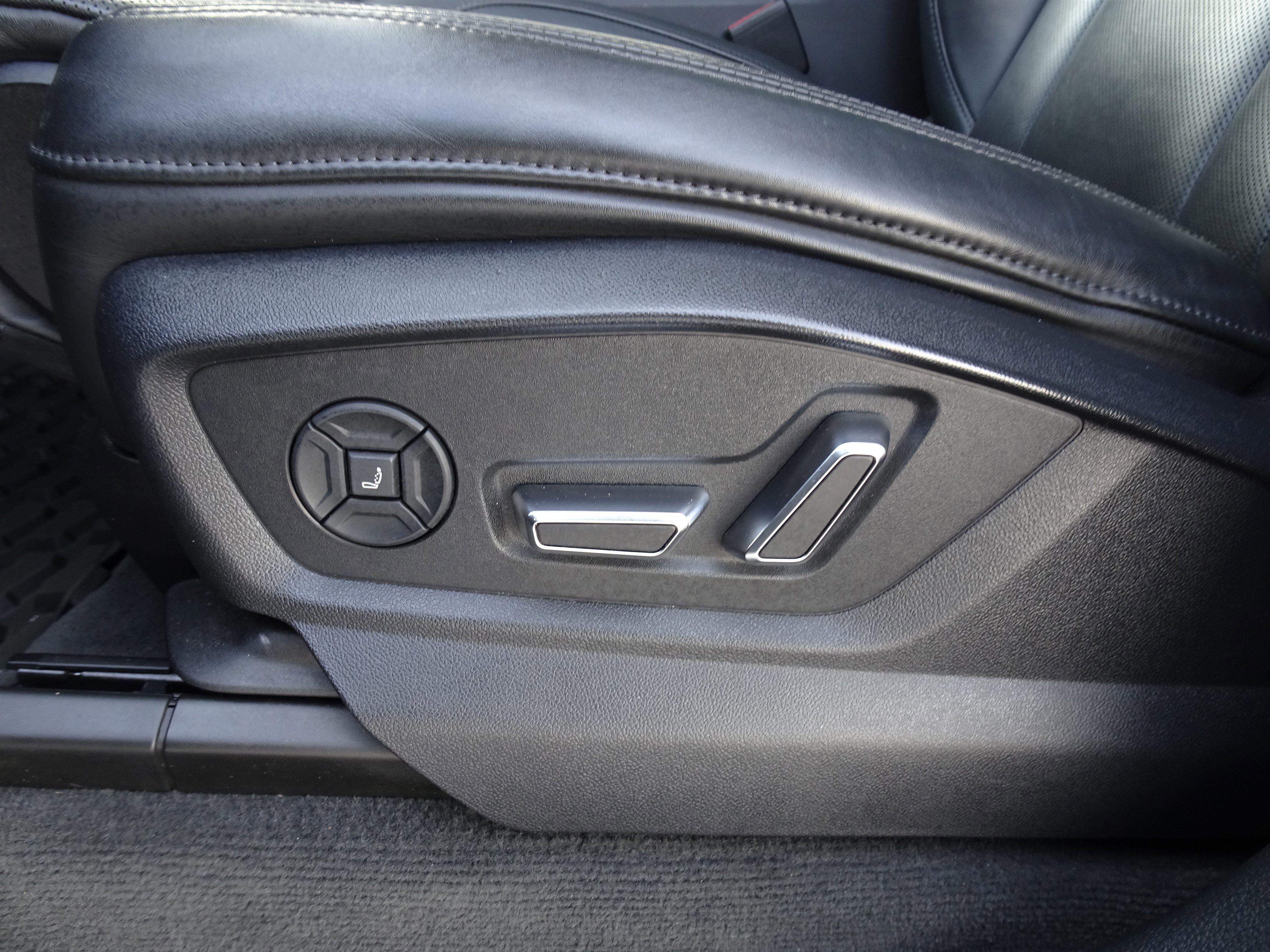 Used 2019 Audi Q8 Prestige w/ Luxury Package image 12