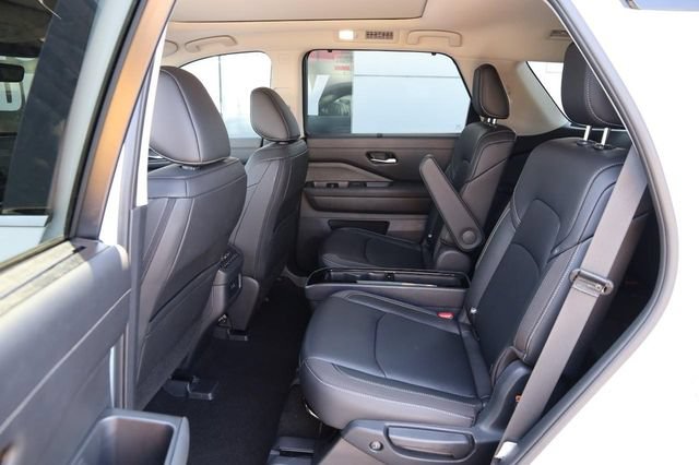 Certified 2025 Nissan Pathfinder SL w/ SL Premium Package AWD/4WD image 11