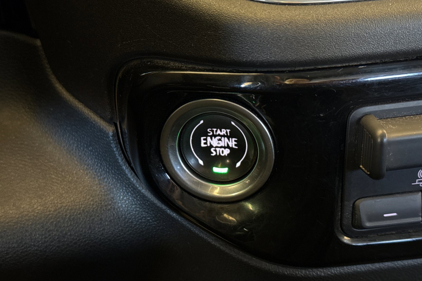Used 2024 Chevrolet Silverado 2500 LT w/ Convenience Package image 27