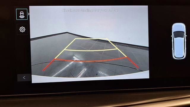 Used 2024 Kia Sorento S image 32