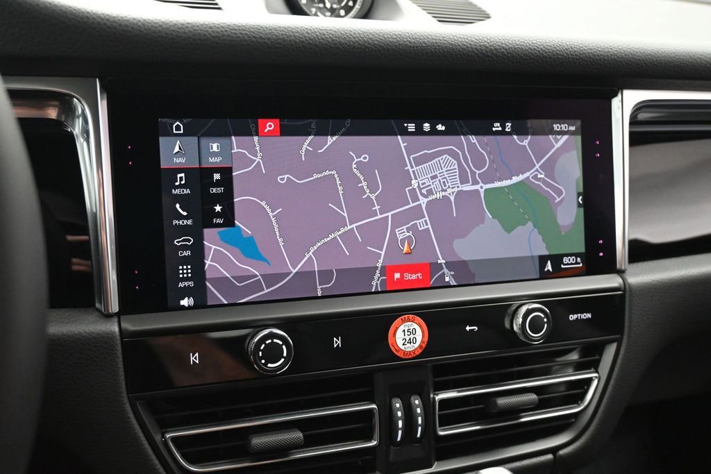 Used 2025 Porsche Macan AWD/4WD image 17