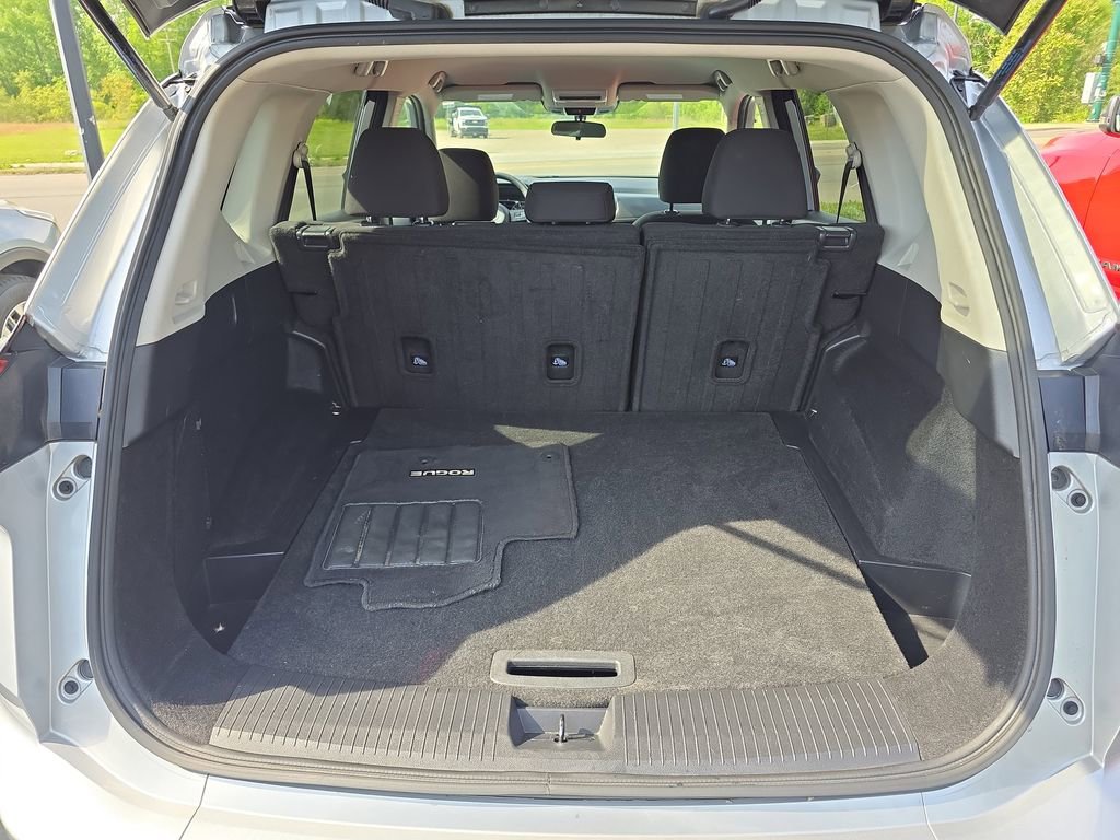 Used 2024 Nissan Rogue S FWD image 30