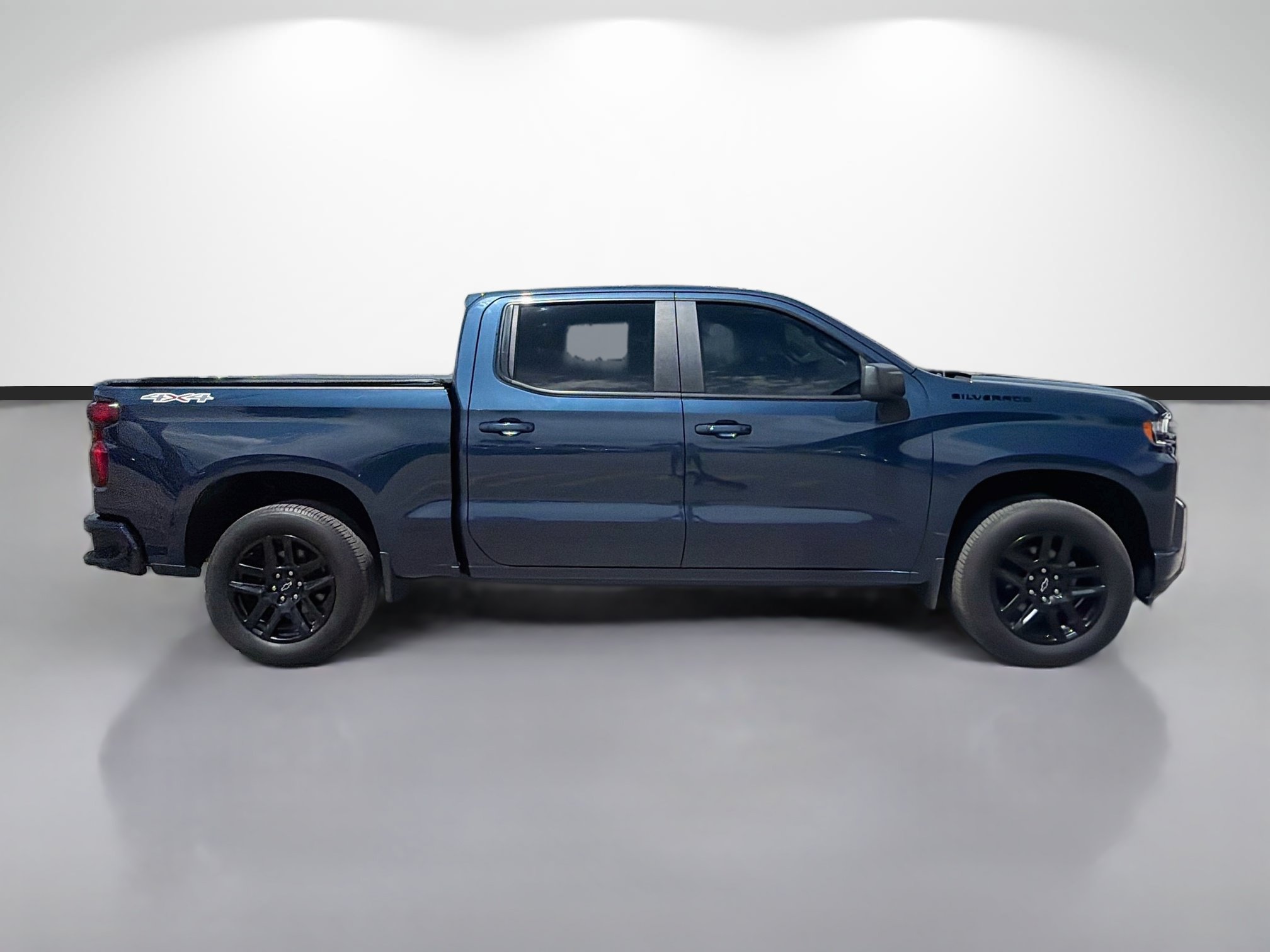 Used 2022 Chevrolet Silverado 1500 RST w/ LPO, Blackout Package AWD/4WD image 2