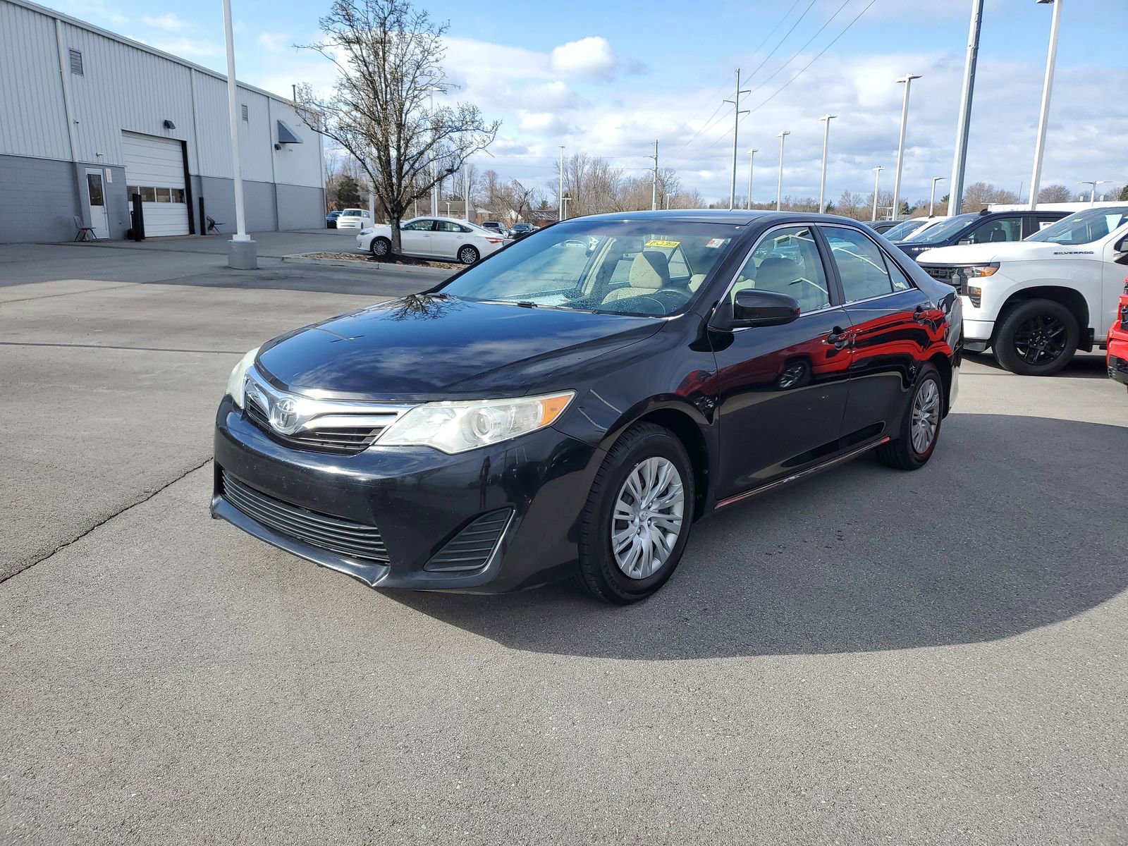 Used 2012 Toyota Camry LE image 2
