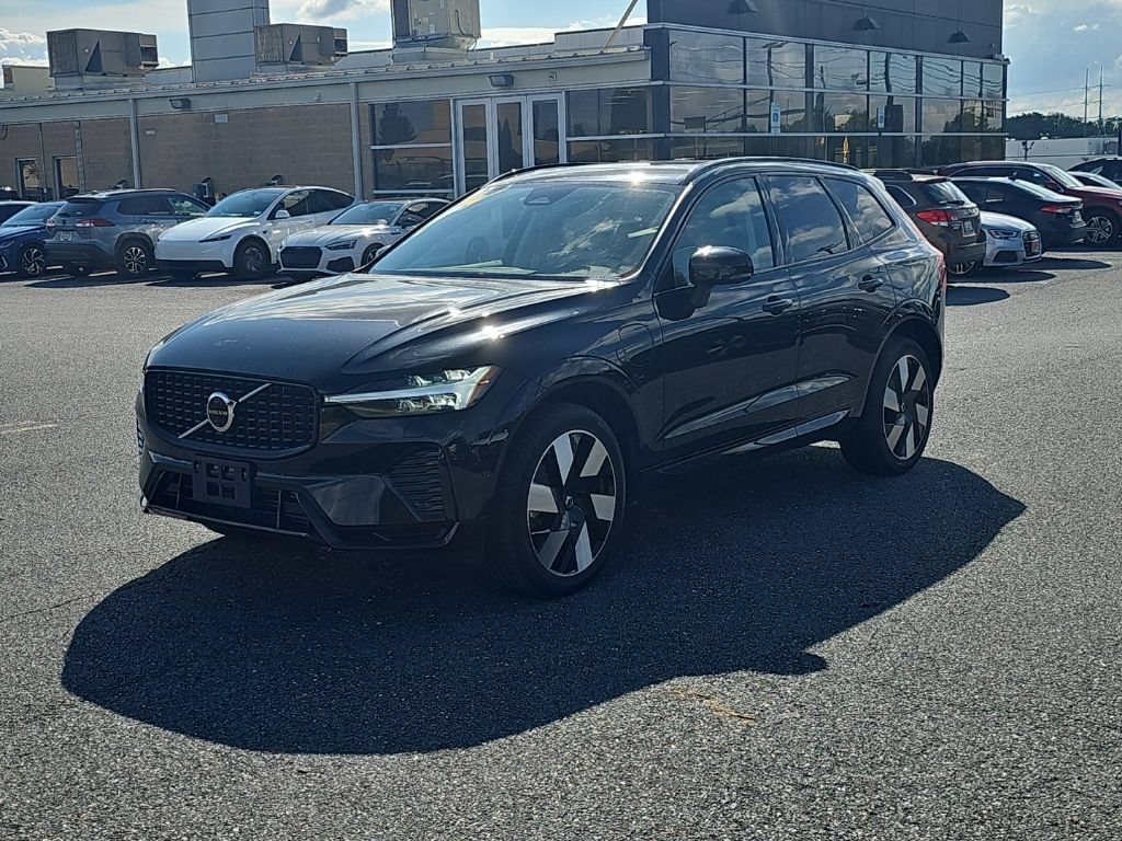 Certified 2024 Volvo XC60 T8 Plus w/ Protection Package Premier AWD/4WD image 16