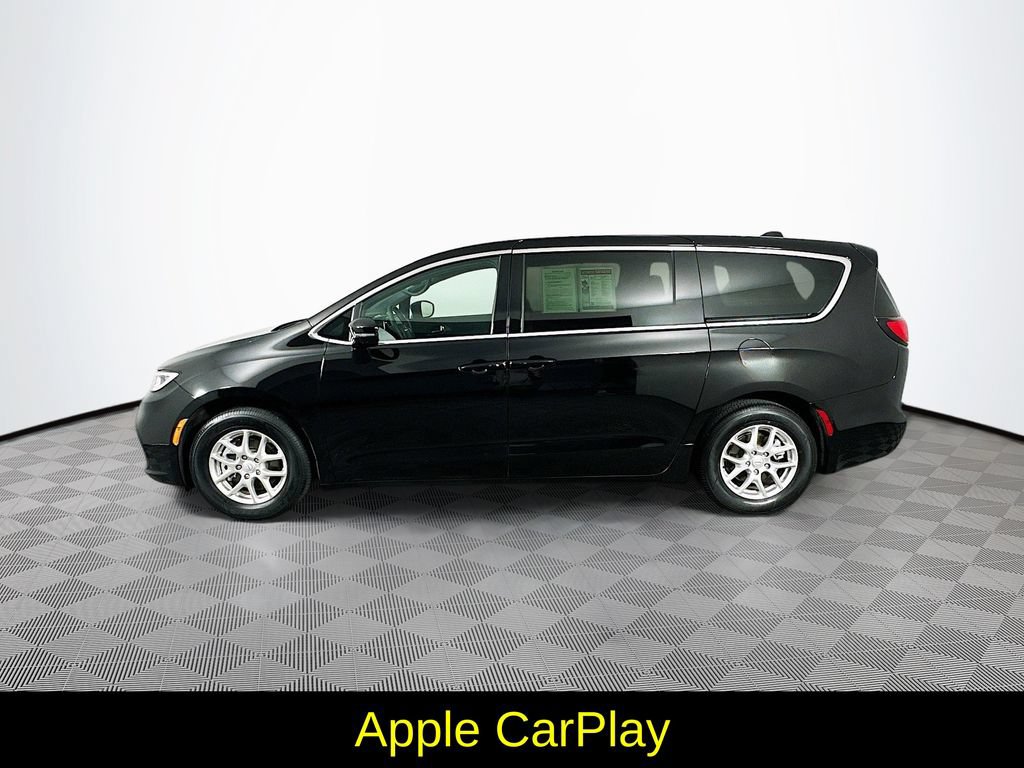 Used 2025 Chrysler Pacifica Select FWD image 6