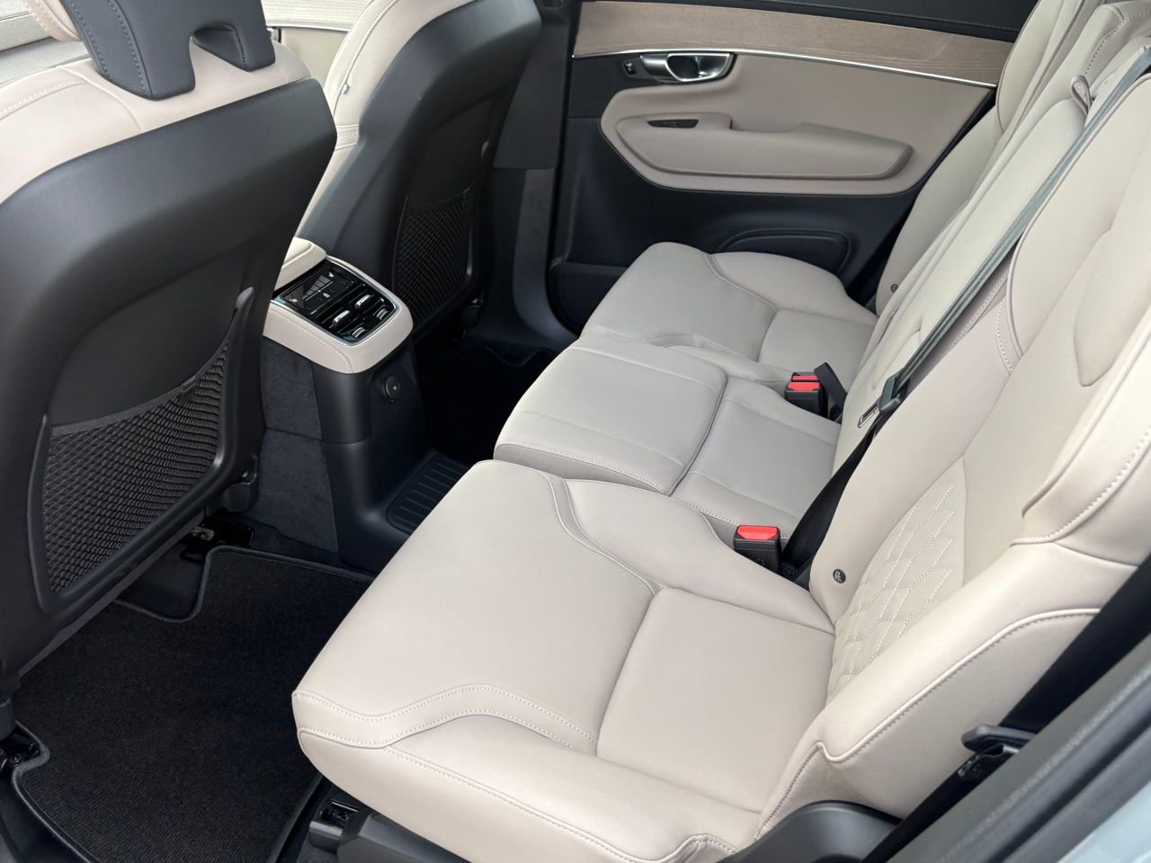 New 2026 Volvo XC90 T8 Plus image 23