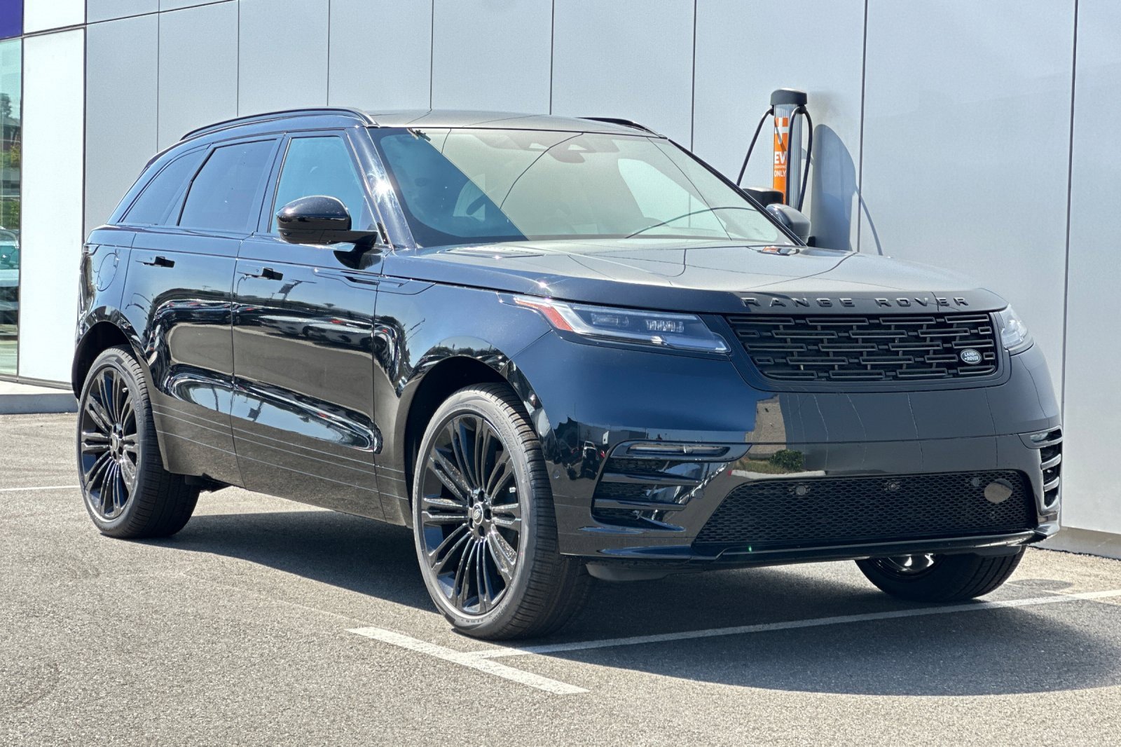 New 2026 Land Rover Range Rover Velar Dynamic SE image 7