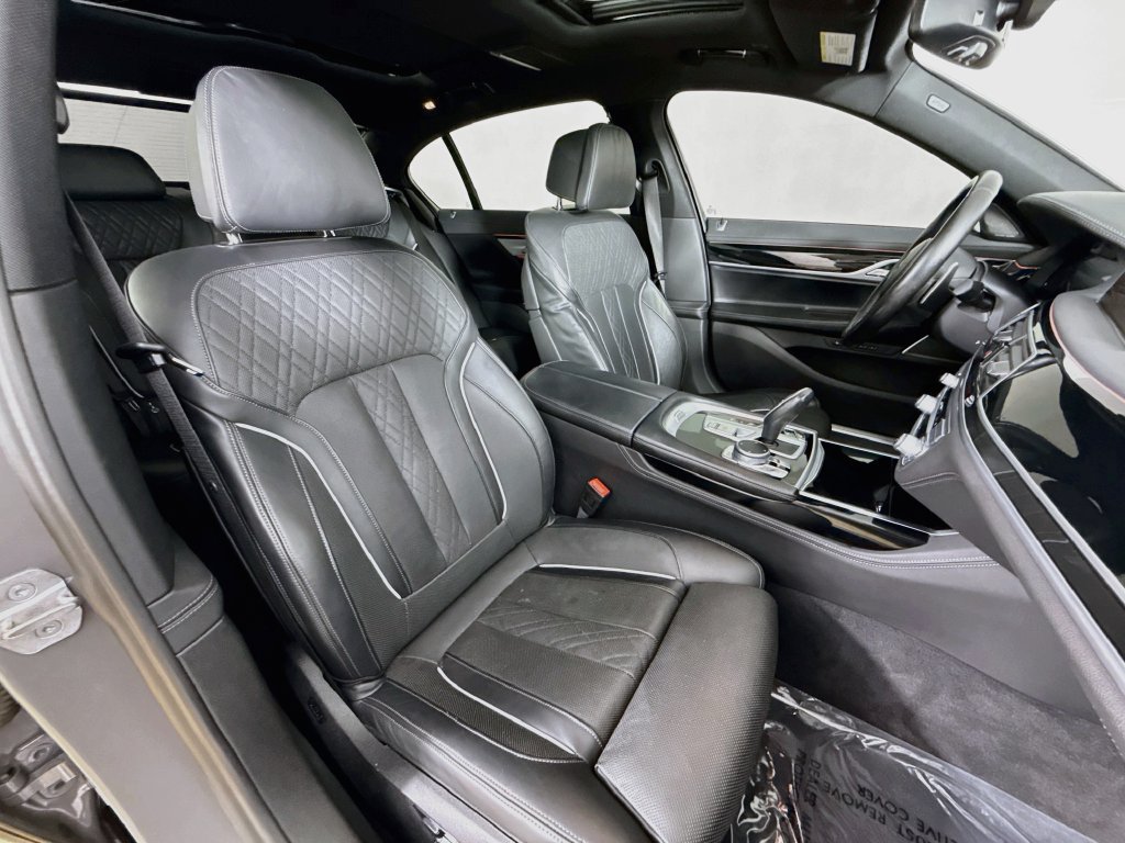 Used 2022 BMW 750i xDrive w/ M Sport Package AWD/4WD image 30