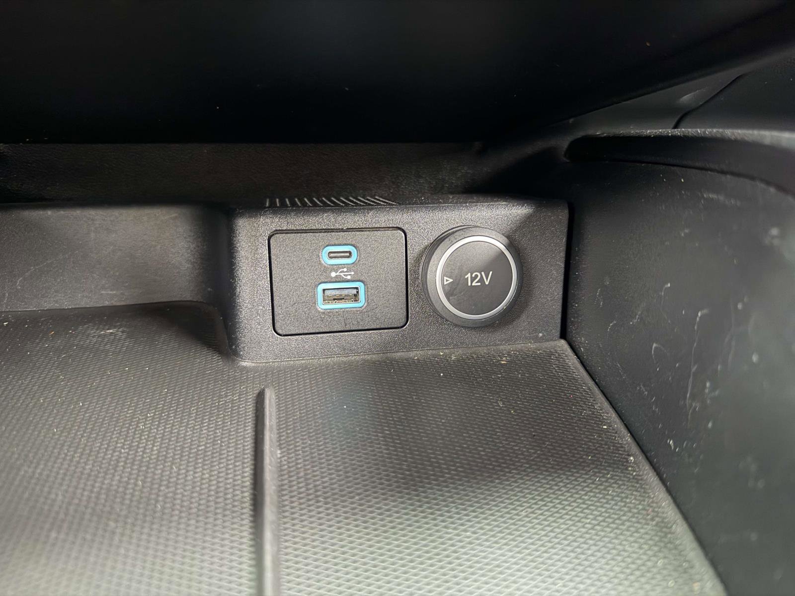 Used 2021 Ford Escape Titanium image 23