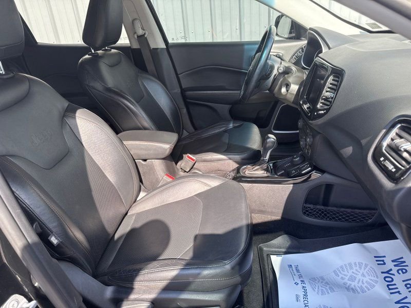 Used 2018 Jeep Compass Limited w/ Navigation Group AWD/4WD image 29