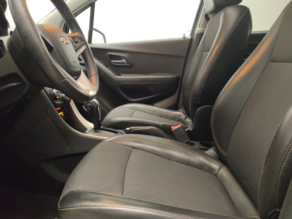 Used 2017 Chevrolet Trax LT w/ Sun & Sound Package AWD/4WD image 17