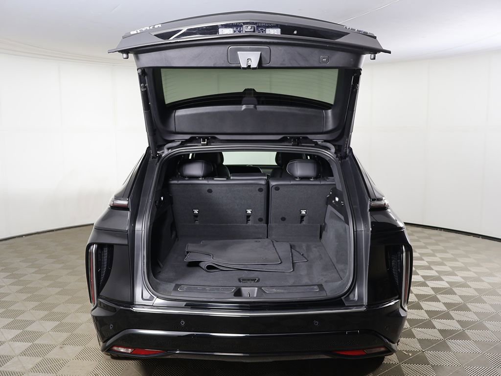 Used 2024 Cadillac Lyriq Luxury RWD image 16