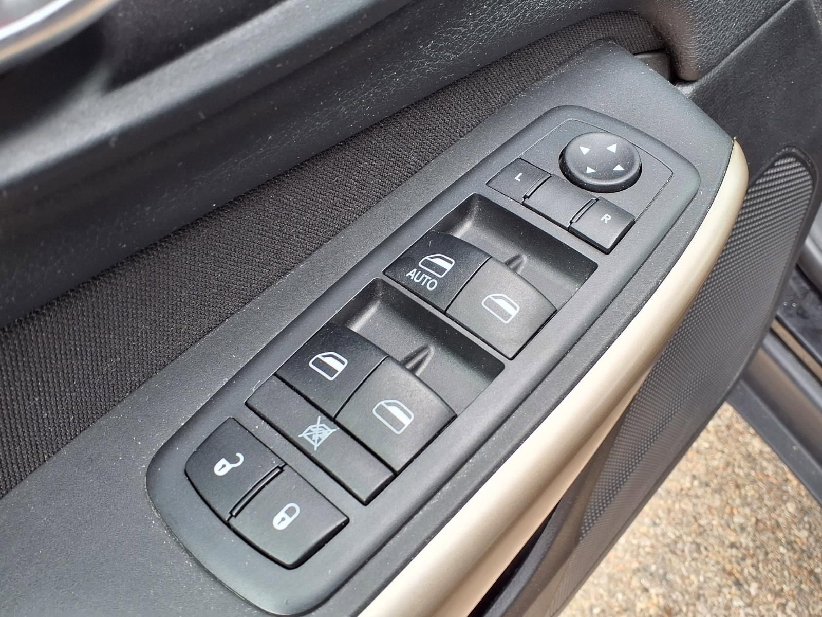 Used 2017 Jeep Cherokee Sport AWD/4WD image 16
