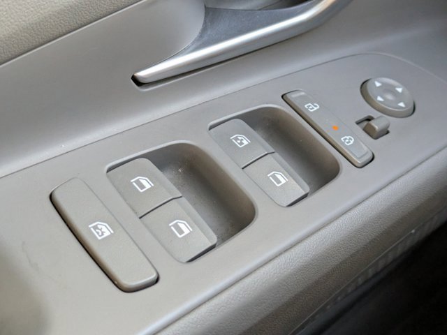 Used 2022 Hyundai Elantra SEL w/ Convenience + Premium Package image 19