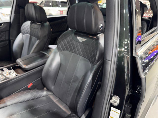 Used 2017 Bentley Bentayga image 52