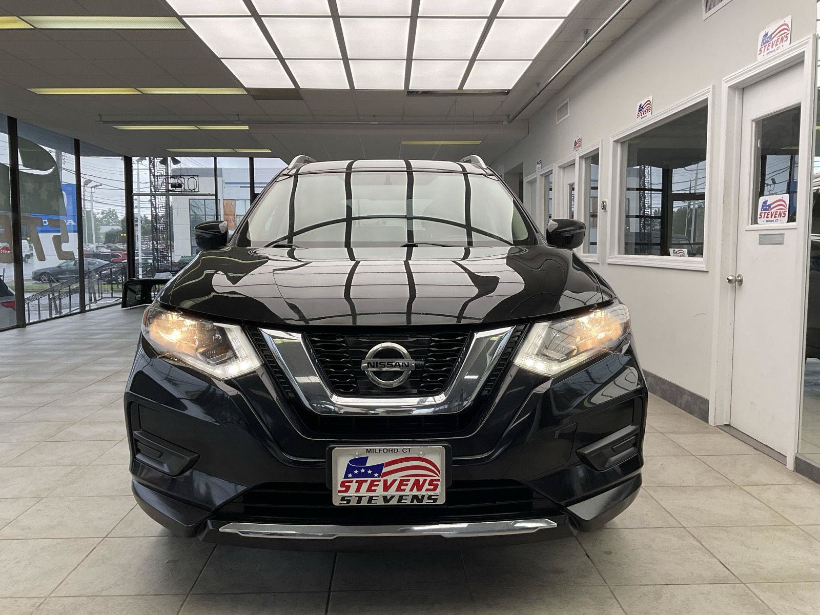 Used 2017 Nissan Rogue SV AWD/4WD image 2