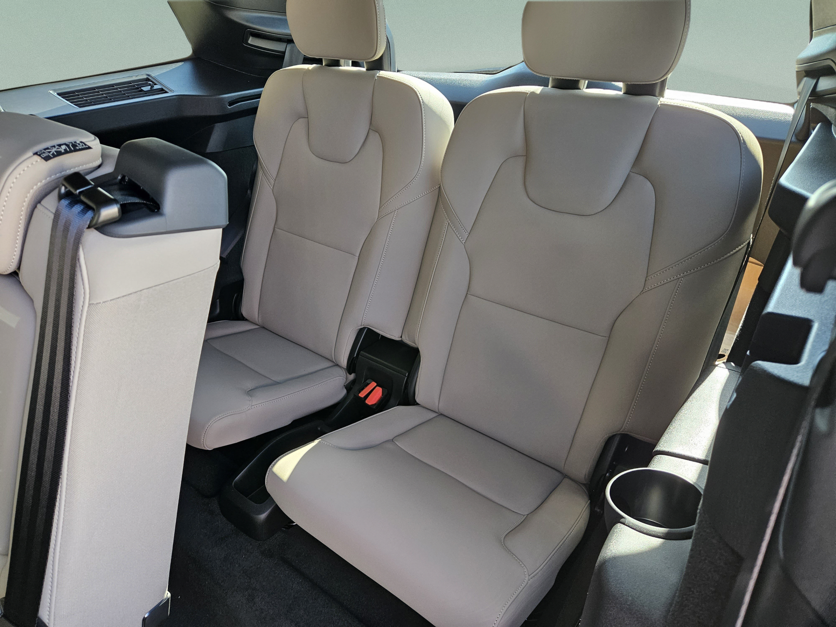 New 2026 Volvo XC90 B5 Plus w/ Protection Package Premier AWD/4WD image 26