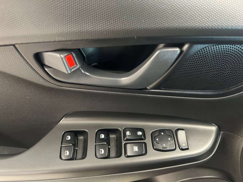 Used 2023 Hyundai Kona SE AWD/4WD image 19