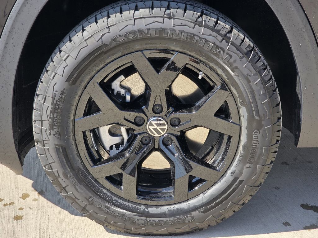 New 2026 Volkswagen Atlas Peak Edition image 9