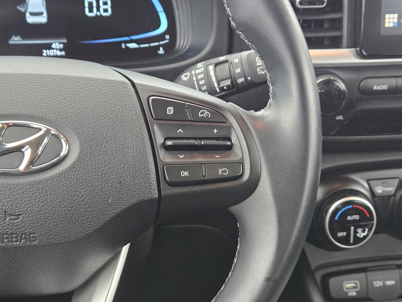 Certified 2024 Hyundai Venue SEL image 13