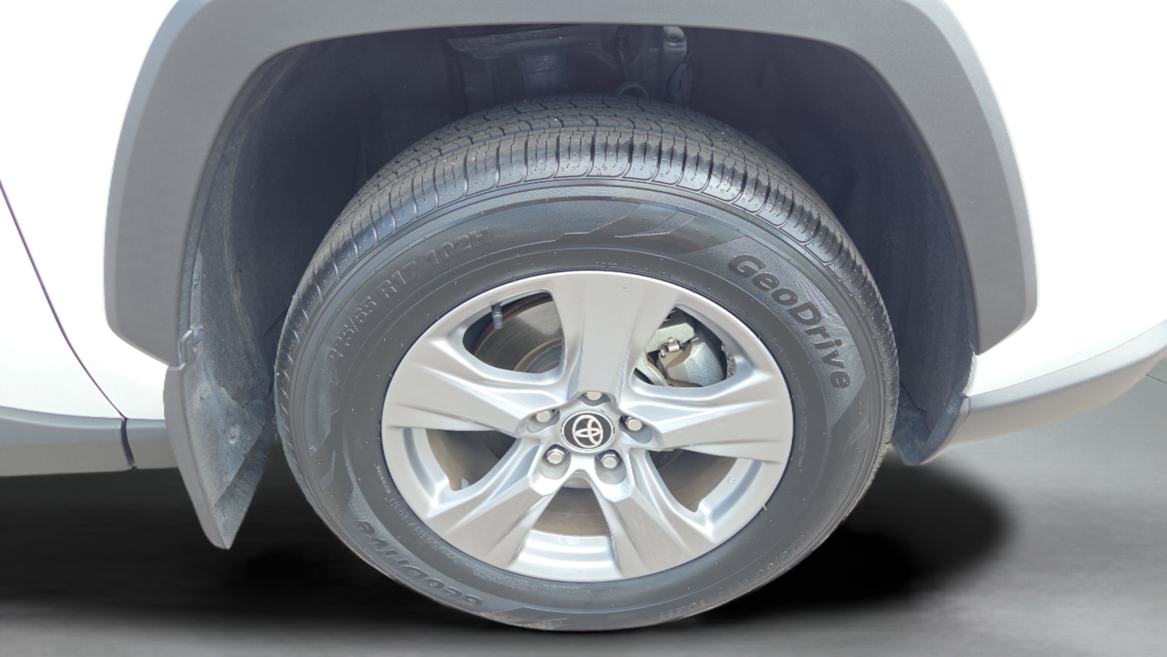 Certified 2024 Toyota RAV4 XLE FWD image 33