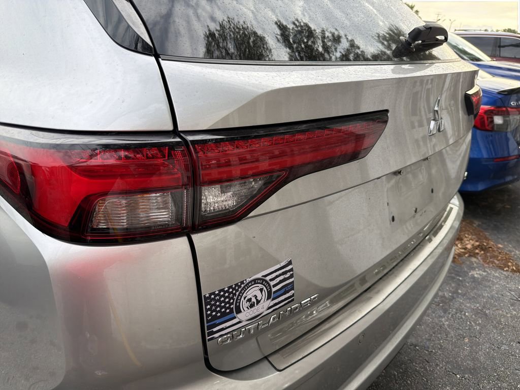 Used 2024 Mitsubishi Outlander SE AWD/4WD image 7