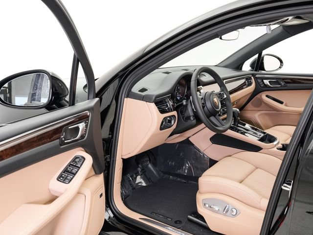 Certified 2026 Porsche Macan AWD/4WD image 7