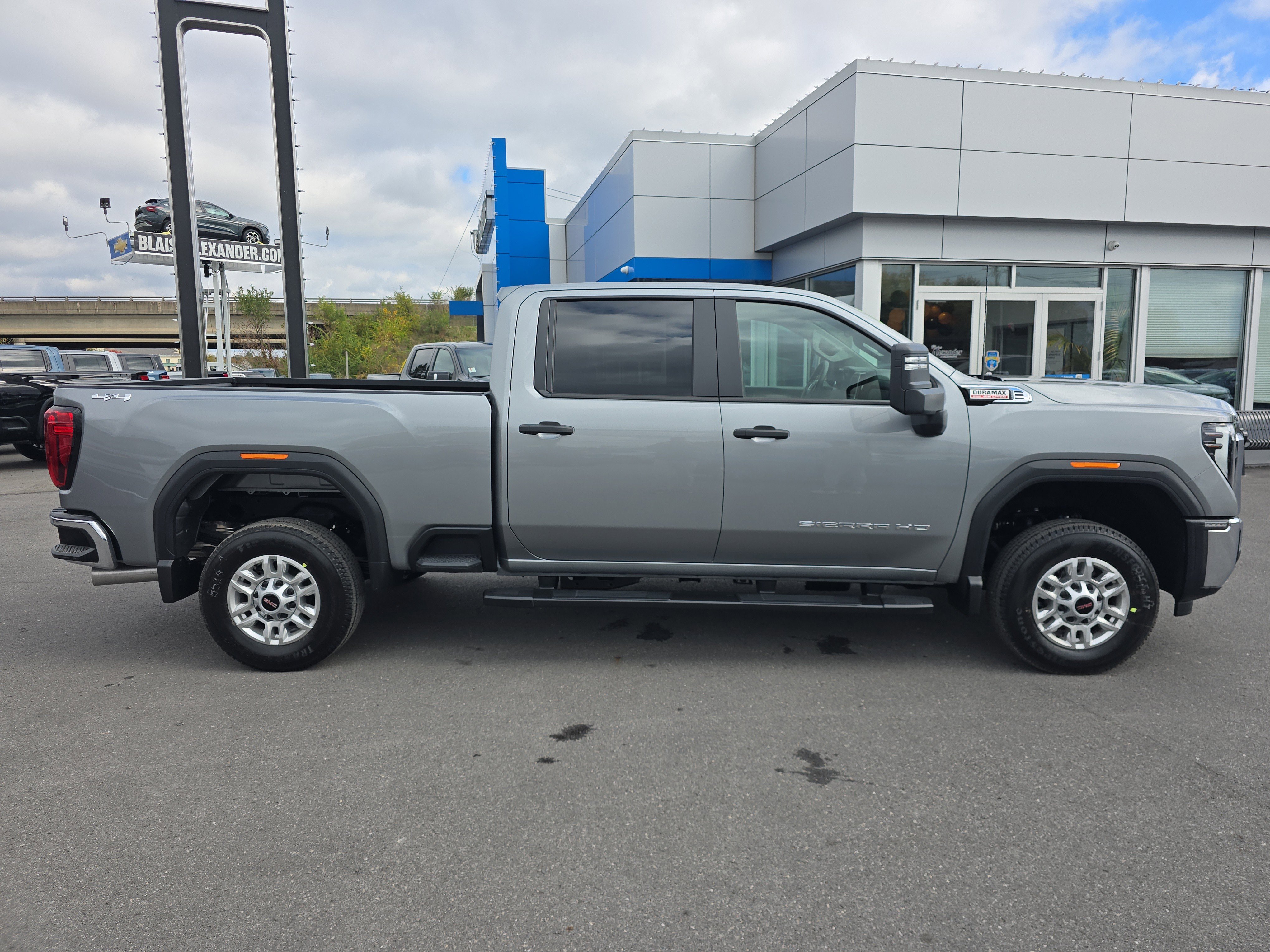 New 2026 GMC Sierra 2500 Pro w/ Convenience Package image 2