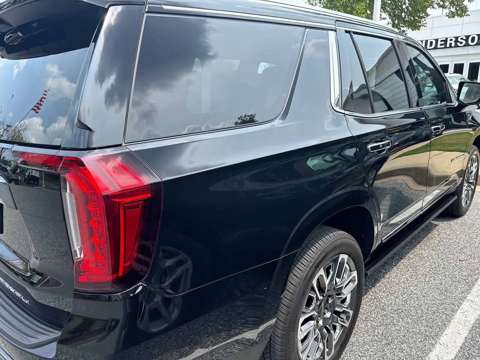 Used 2023 GMC Yukon Denali Ultimate AWD/4WD image 3