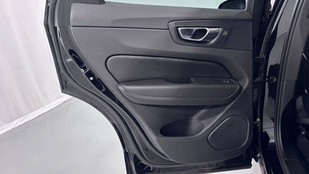 Certified 2025 Volvo XC60 B5 Core AWD/4WD image 23