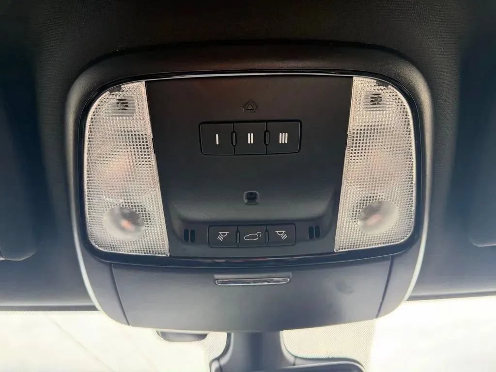 Used 2022 Dodge Durango SRT w/ Technology Group AWD/4WD image 21