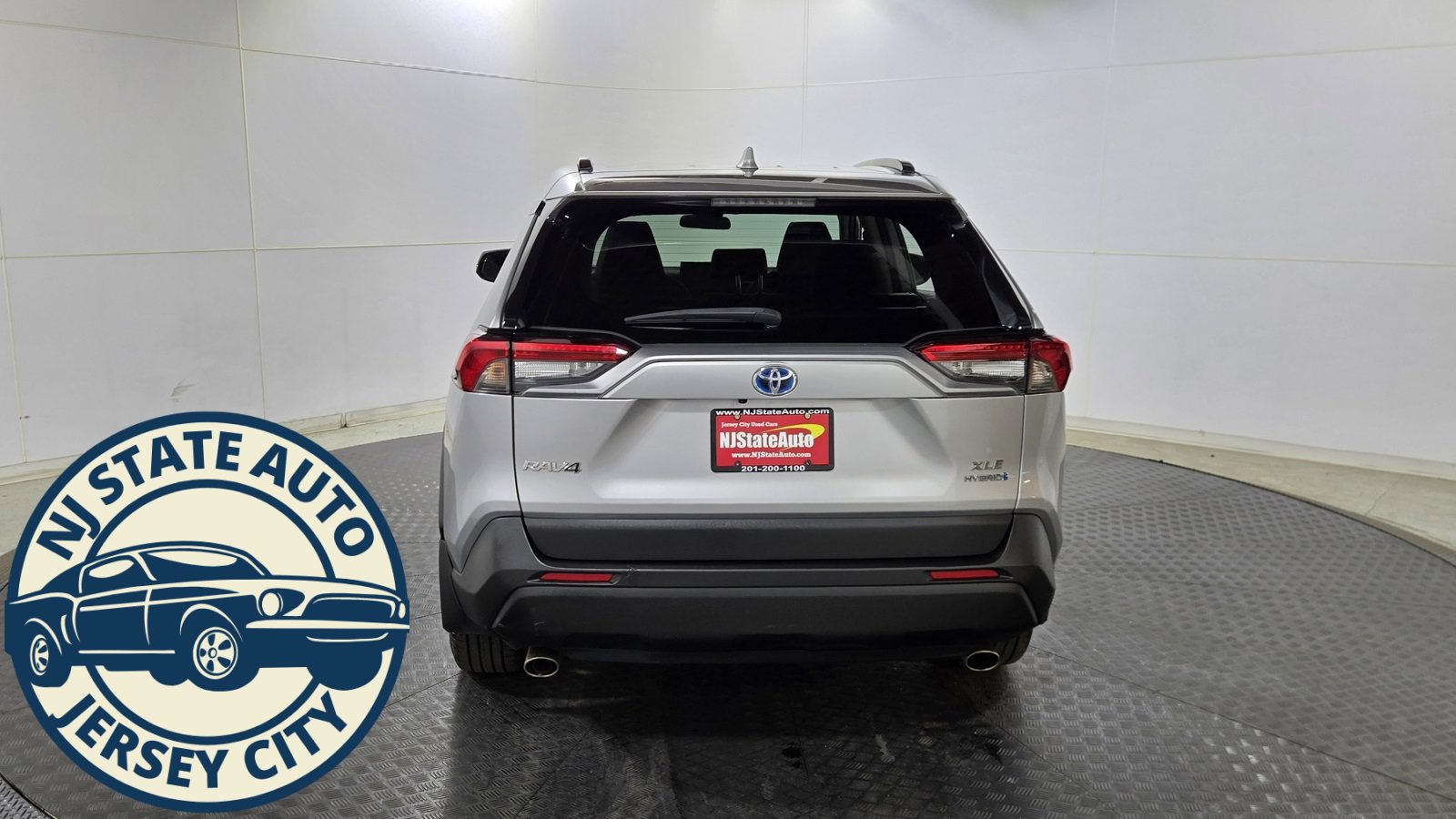 Used 2020 Toyota RAV4 XLE image 6