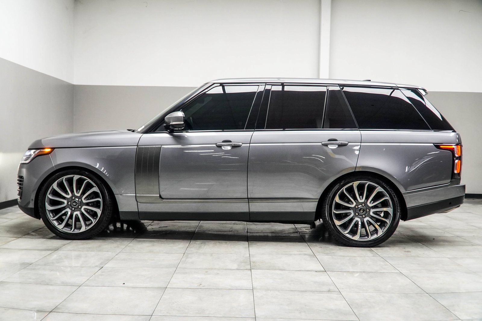 Used 2021 Land Rover Range Rover P525 Westminster Edition AWD/4WD image 9