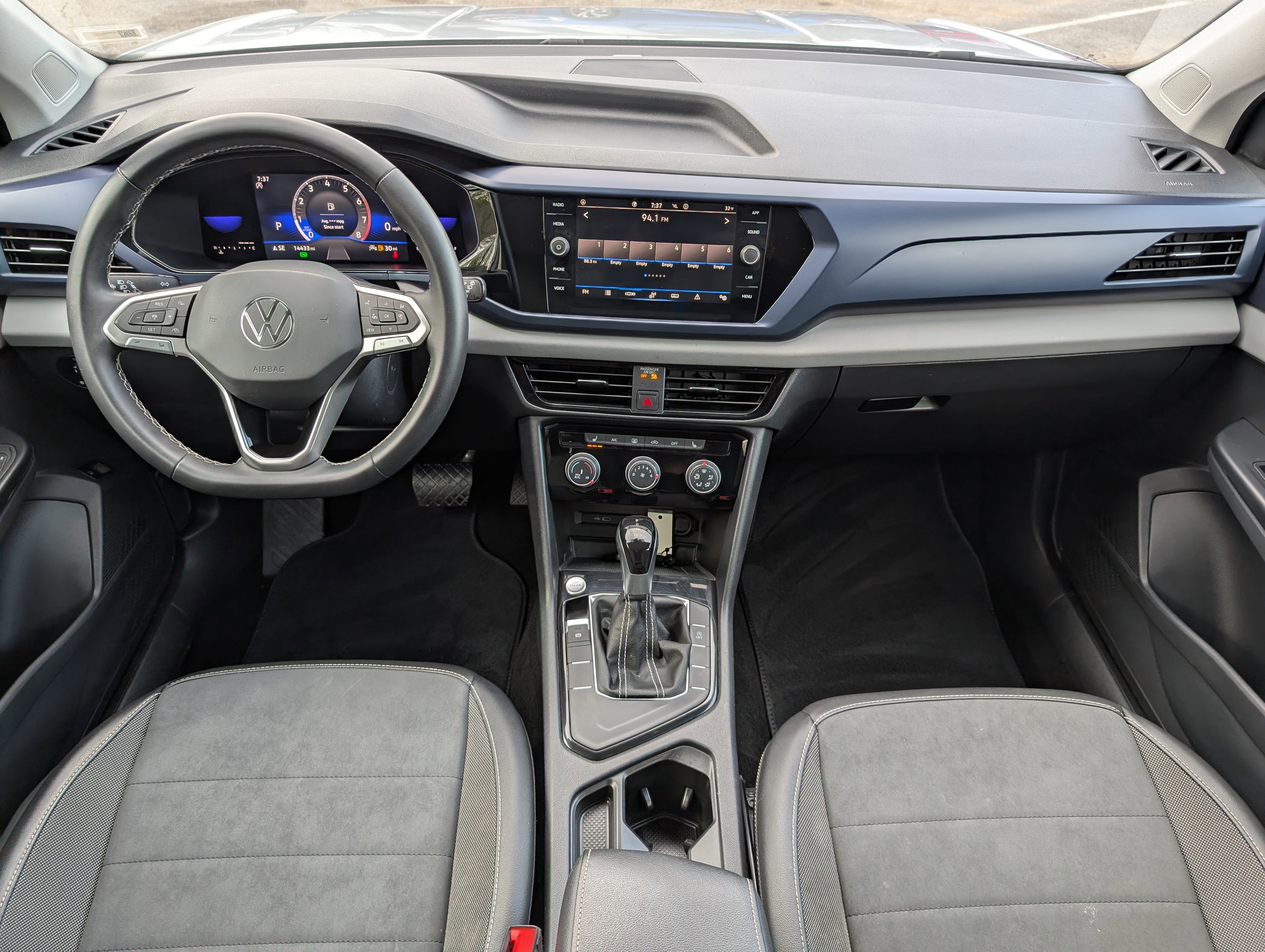 Used 2023 Volkswagen Taos SE w/ Black Wheel Package image 22